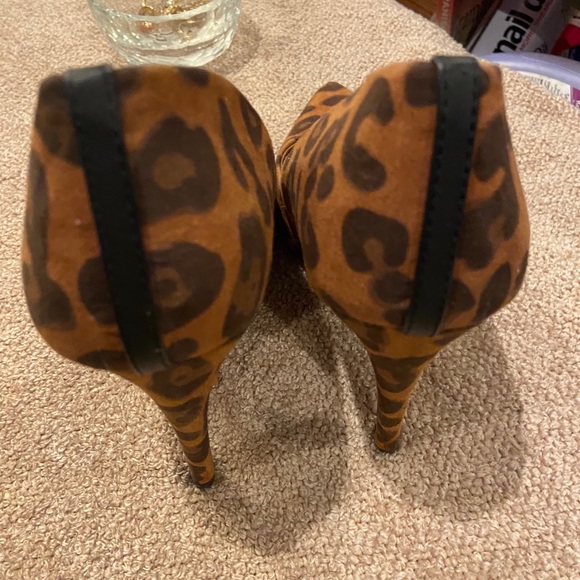 Preloved Mia heels animal print size 7.5 - Picture 4 of 9